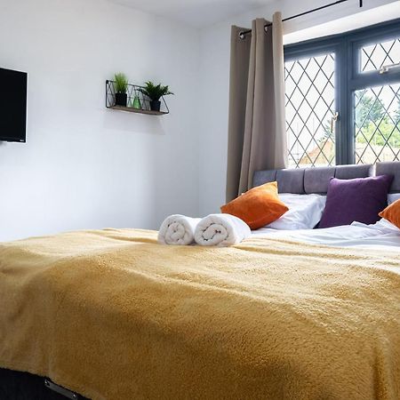 7 Guests - 4 Bedroom - Free Wi-Fi - Kettering Ngoại thất bức ảnh