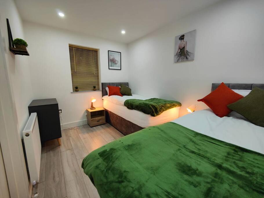 7 Guests - 4 Bedroom - Free Wi-Fi - Kettering Ngoại thất bức ảnh