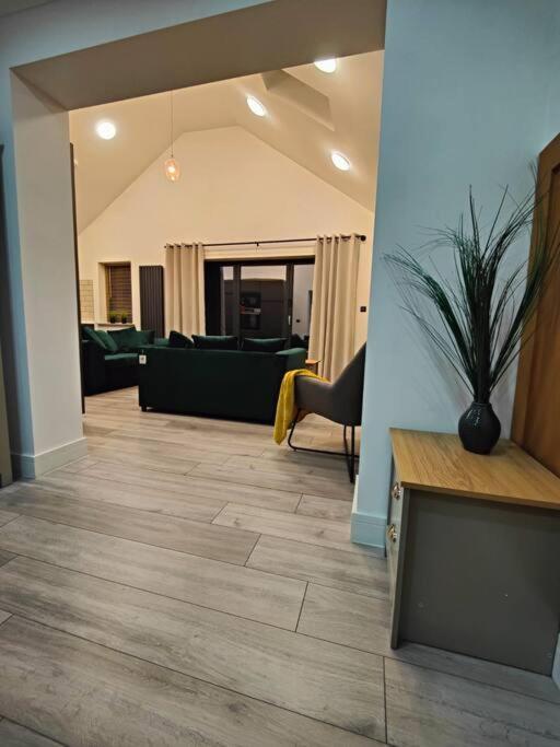 7 Guests - 4 Bedroom - Free Wi-Fi - Kettering Ngoại thất bức ảnh