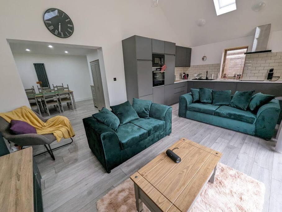 7 Guests - 4 Bedroom - Free Wi-Fi - Kettering Ngoại thất bức ảnh