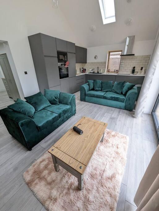 7 Guests - 4 Bedroom - Free Wi-Fi - Kettering Ngoại thất bức ảnh
