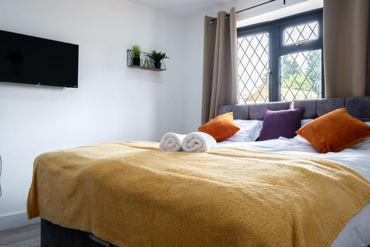 7 Guests - 4 Bedroom - Free Wi-Fi - Kettering Ngoại thất bức ảnh