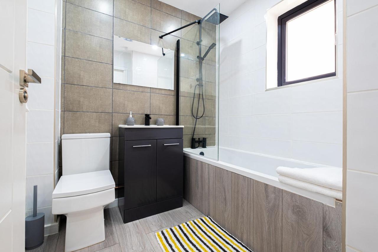 7 Guests - 4 Bedroom - Free Wi-Fi - Kettering Ngoại thất bức ảnh